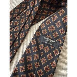 Brooks Brothers Maker's &Merchants Mens Tie red/blue geometric Silk 3 3/8" x 58"